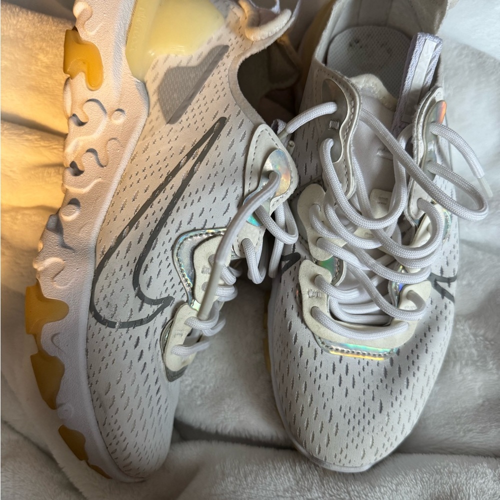 Nike Vision React White and silver Irredecsent sneakers womens size 7
